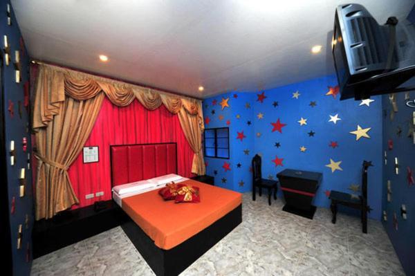 Hollywood Drive-In Hotel Багио Экстерьер фото