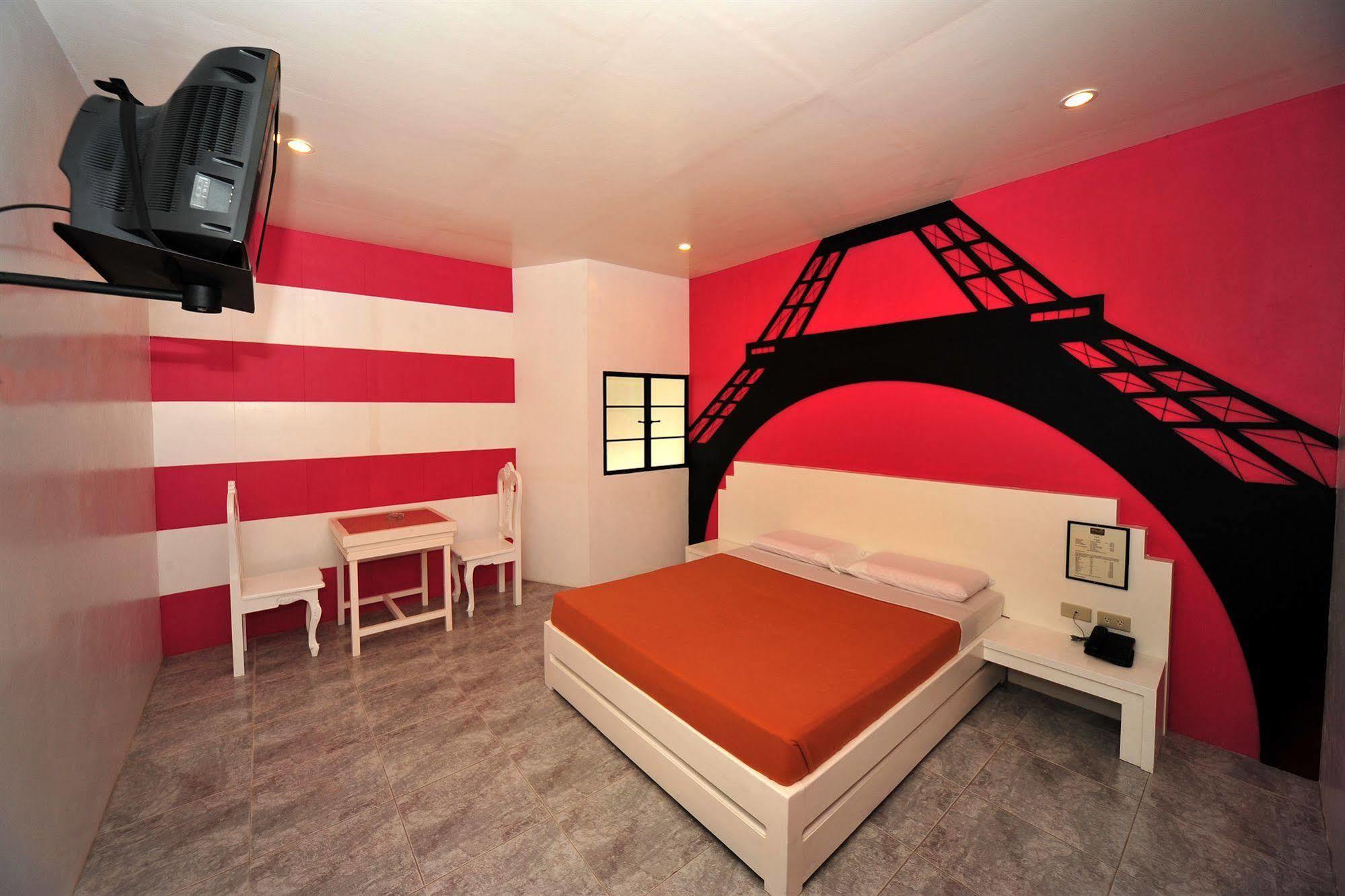 Hollywood Drive-In Hotel Багио Экстерьер фото